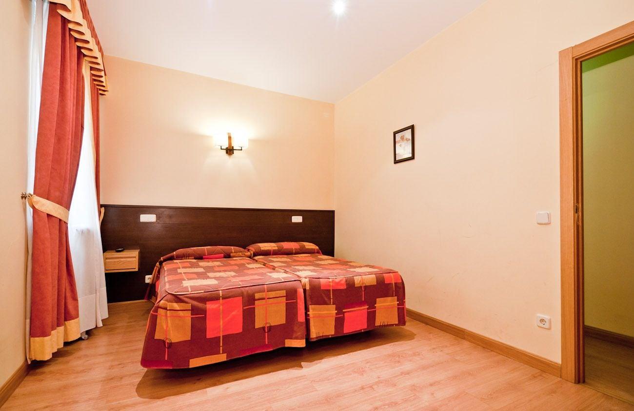 Hostal Las Cortes Madrid Exterior photo