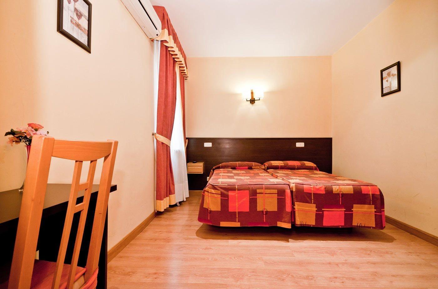 Hostal Las Cortes Madrid Exterior photo