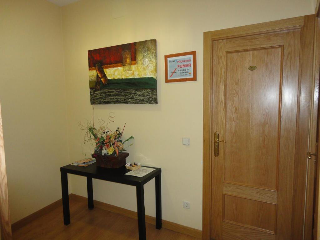 Hostal Las Cortes Madrid Exterior photo