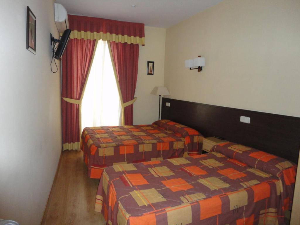 Hostal Las Cortes Madrid Exterior photo