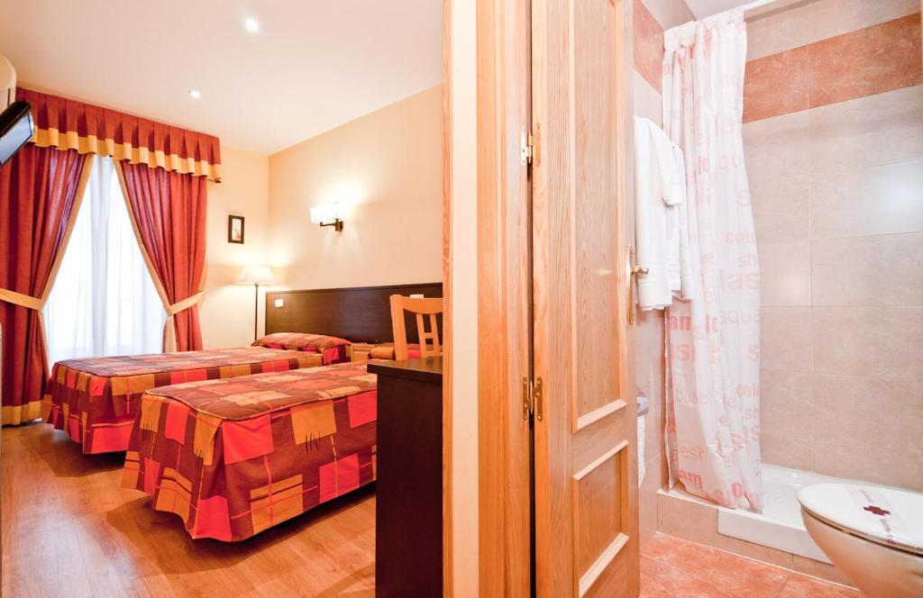 Hostal Las Cortes Madrid Exterior photo