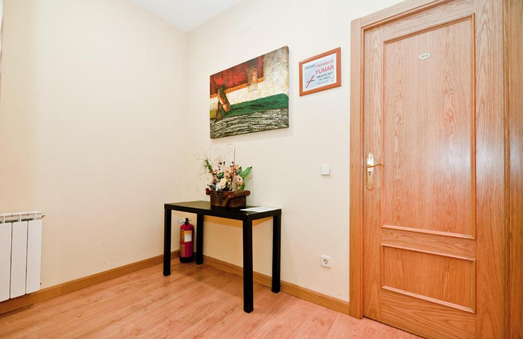 Hostal Las Cortes Madrid Exterior photo