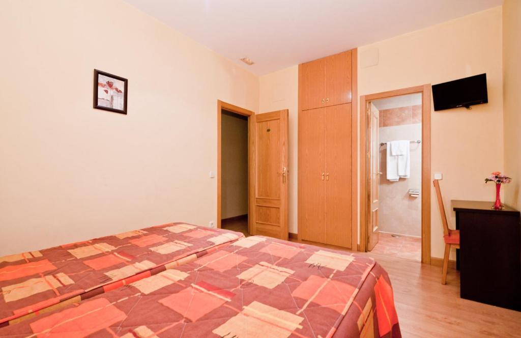 Hostal Las Cortes Madrid Exterior photo